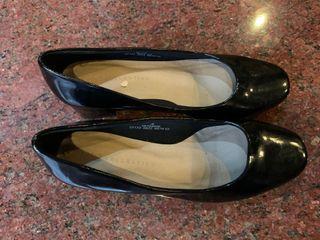 Size 4 black heels