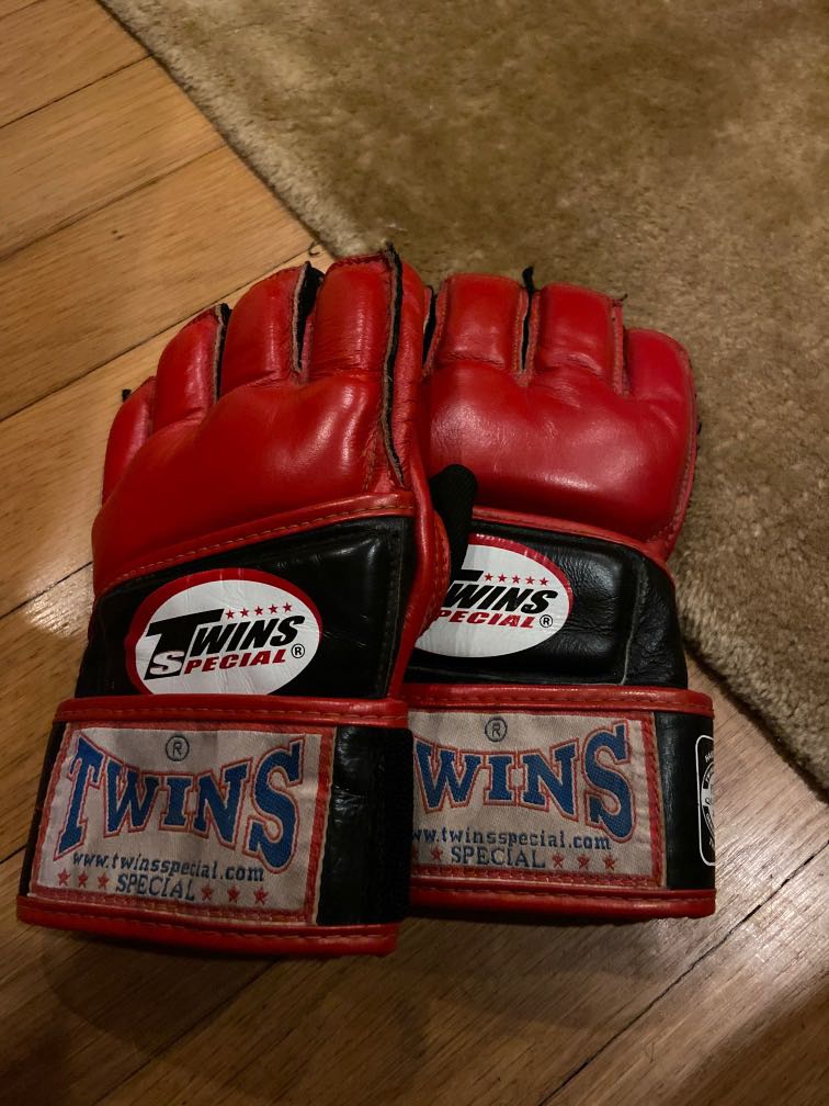Twins on sale mma gloves