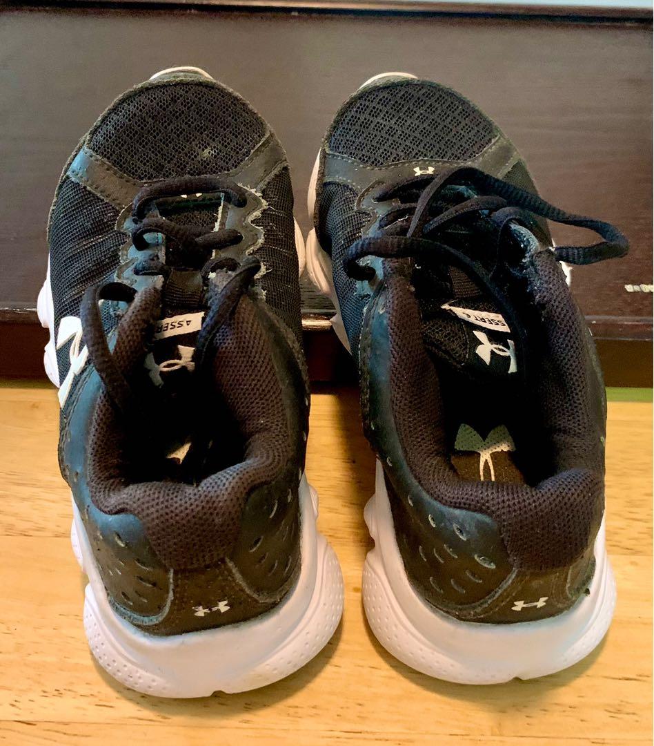 Under Armour Micro G Assert 6 Grade School Boys Sneakers size