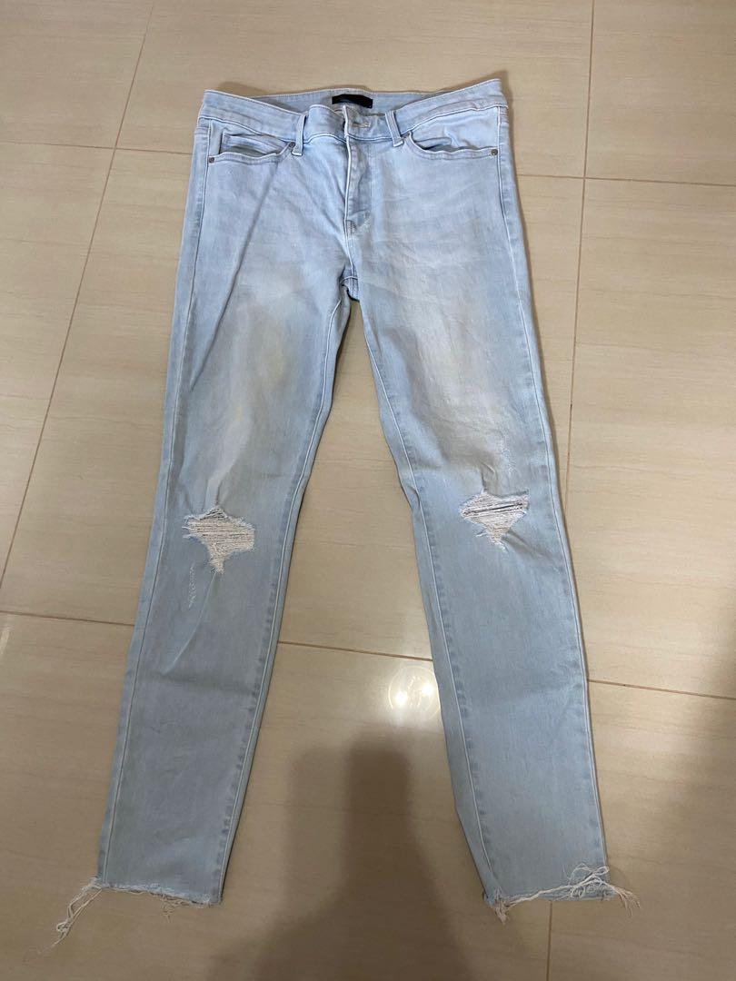 uniqlo ripped jeans (light washed), Women's Fashion, Bottoms, Jeans ...