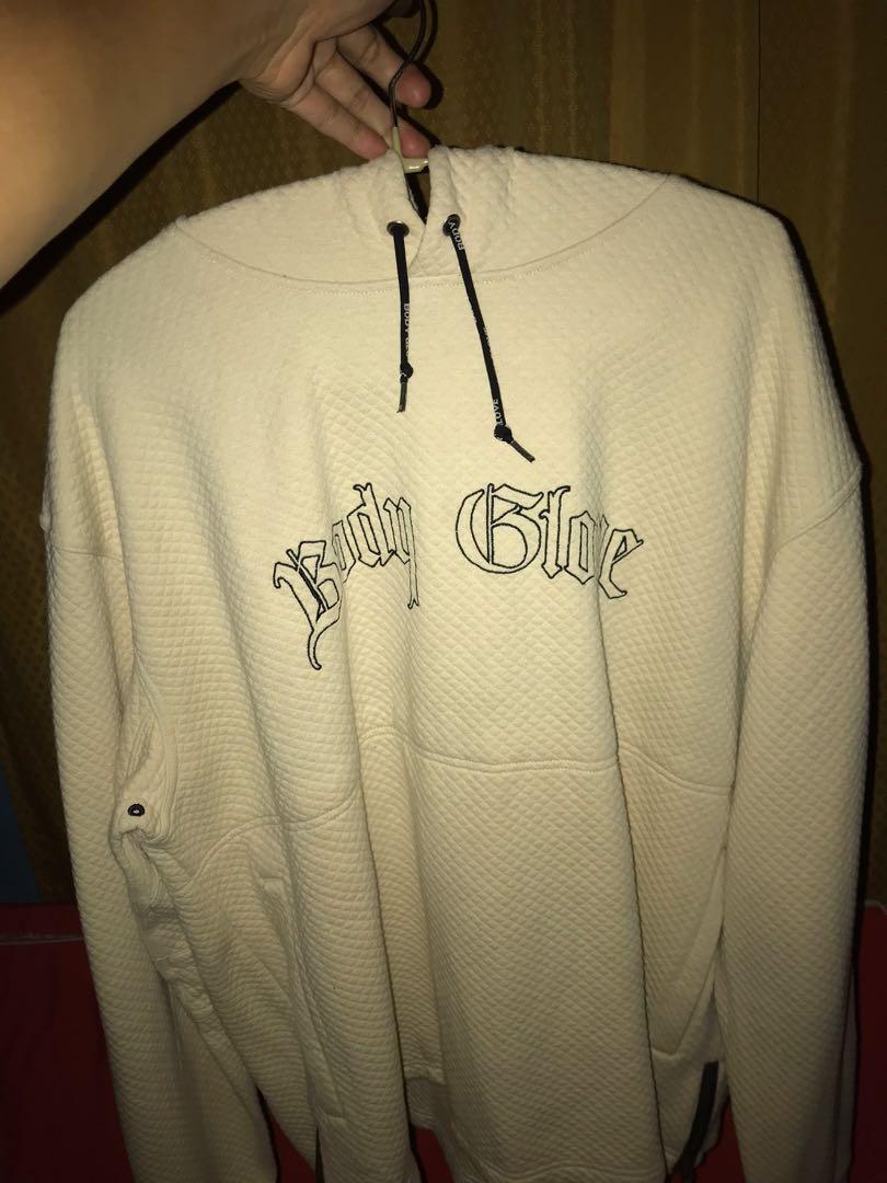 Vintage Body Glove textured Hoodie (Category: Coats, Jackets and Outerwear) located in Marikina City. Submitted by eeking9 (Listing ID 1106306860, Image 1). Description: Body glove texture hoodie Size L 800 php.