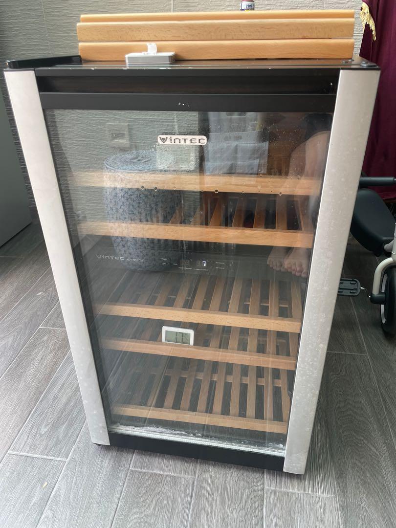 30 bottle dual zone vintec wine fridge / chiller / cellar / cooler, TV