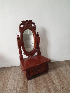 Acasia mini vanity mirror