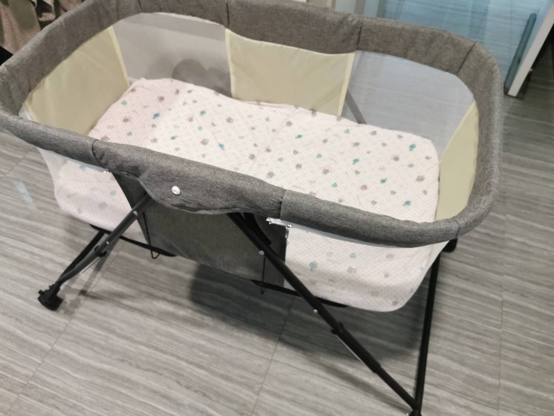 Baby portable cot/rocker, Babies & Kids, Baby Nursery & Kids Furniture