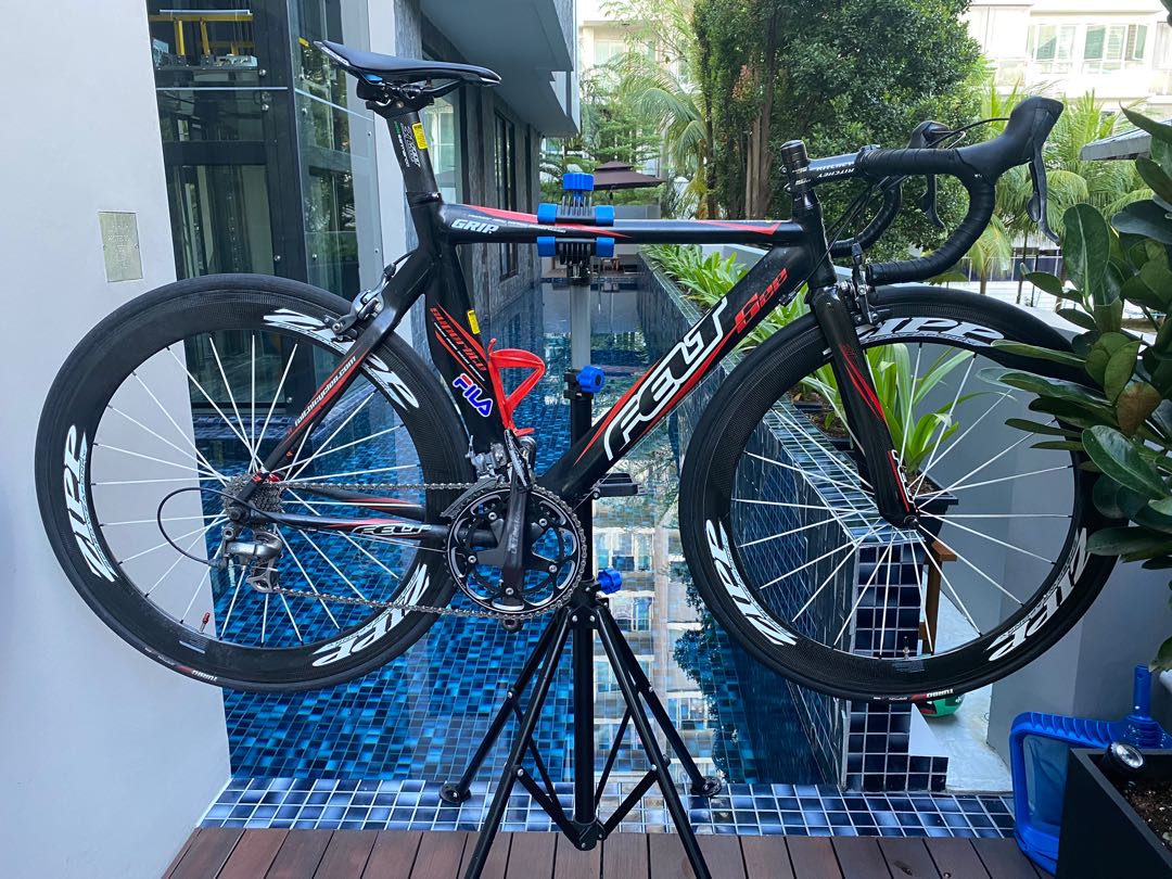 Felt S22 Aero road bike with Carbon Wheelset Sports Equipment