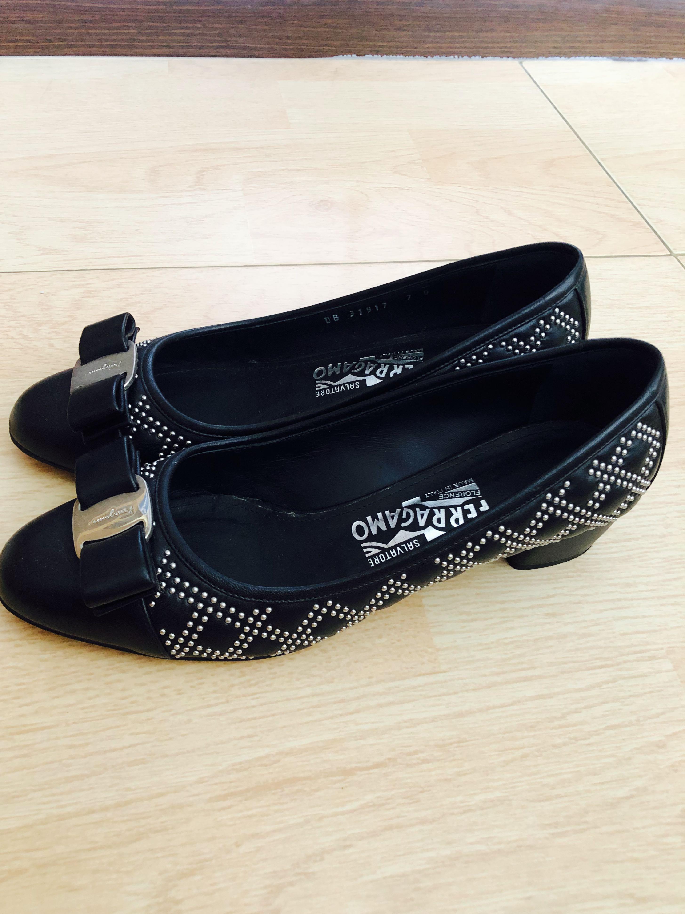 Studded vara bow cheap pump shoe