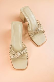 (Category: ) located in . Submitted by shop.randomfinds (Listing ID 1106458891, Image 1). Description: .