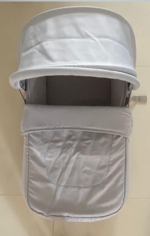 Maclaren carry cot store