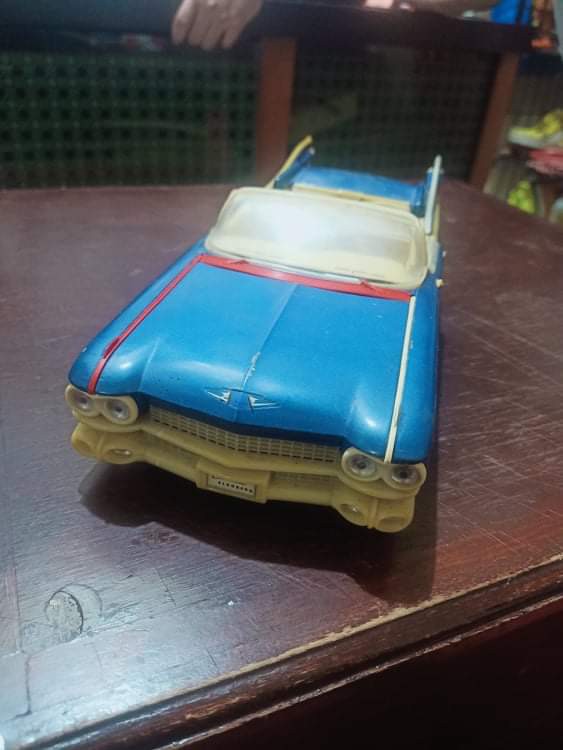 Maquette de voiture Cadillac Eldorado Biarritz cabriolet 1958 1:18