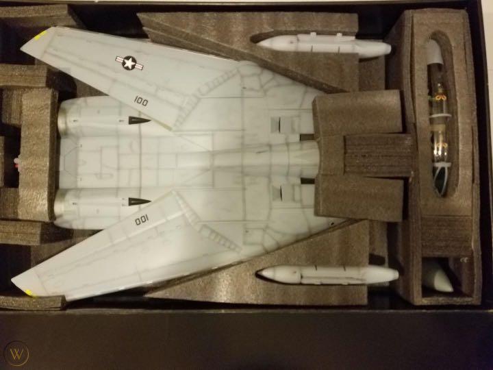 Merit international JSI 118 scale F14 tomcat, Hobbies & Toys, Toys
