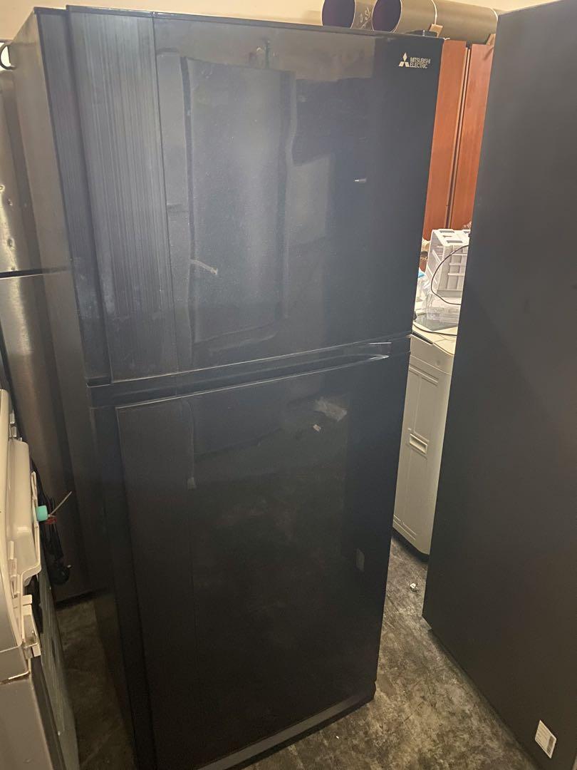 Dolphins Fridge Only Year And Months Used Available For 60 OFF
