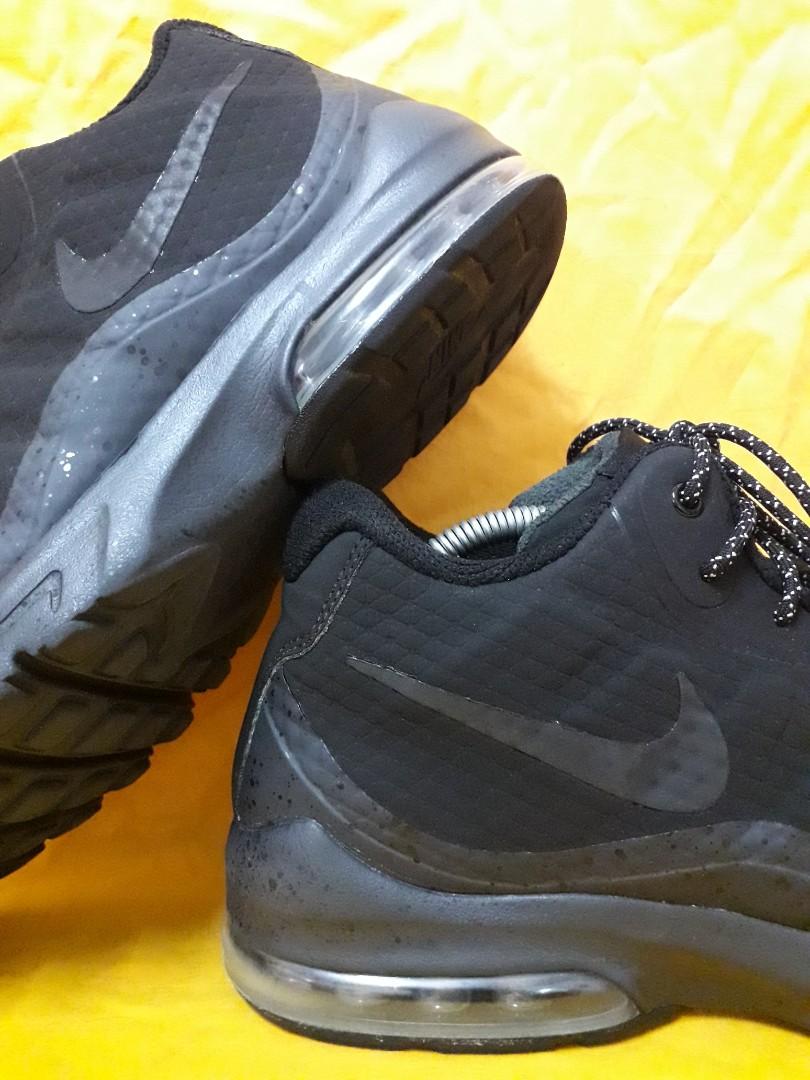 Mid cut nike air hotsell invigor mid