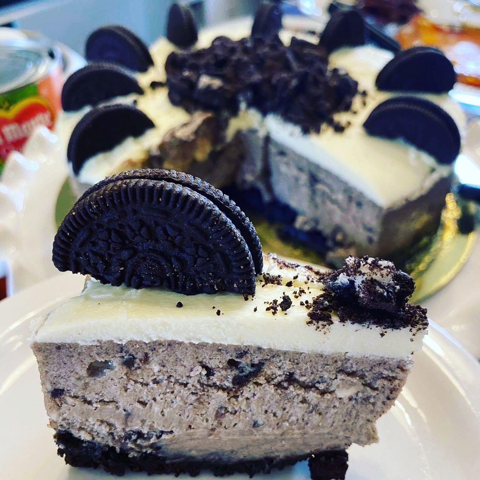 Oreo cheesecake (Category: Homemade Bakes) located in San Juan City. Submitted by iambernie (Listing ID 1106424032, Image 1). Description: Baked cheesecake, no gelatin with oreo biscuit base Please order 2 days ahead.