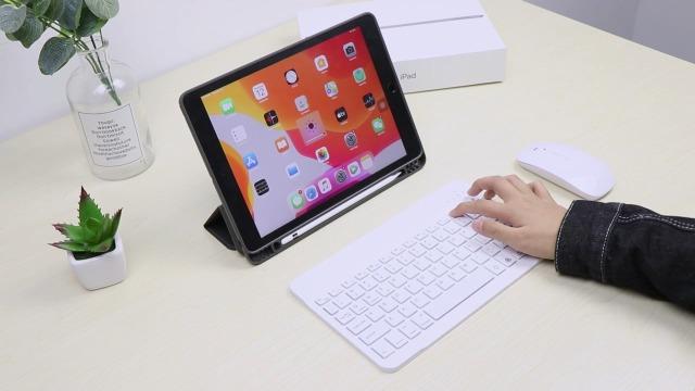 XIWMIX Rechargeable Wireless Bluetooth Keyboard Universal Ultra-Slim 7 Colors Backlit Bluetooth Keyboard Compatible with iPad Pro/iPad Air/iPad 9.7/iPad 10.2/iPad Mini iOS Android Windows Devices 