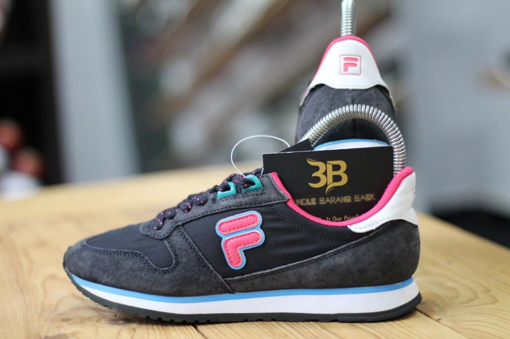 Size 3 UK 36 FILA Sneakers Leather Shoes. Women s Fashion