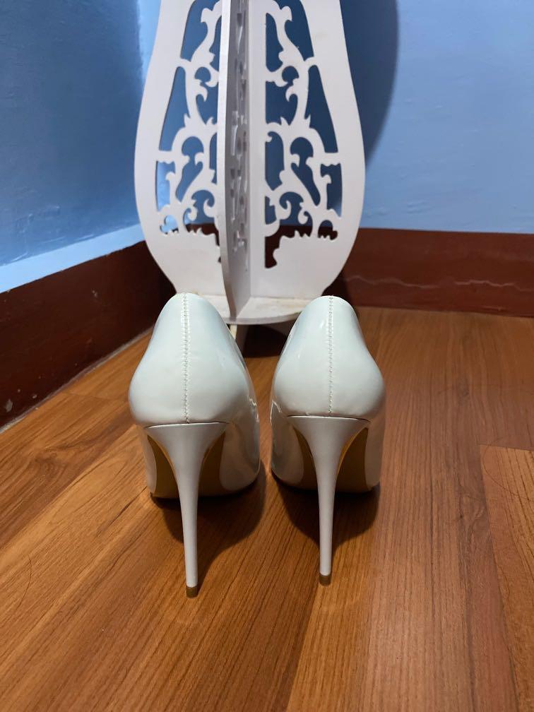 Sofab! White Heels (Category: Heels) located in Manila. Submitted by helpmeedeclutter__ (Listing ID 1106527977, Image 3). Description: 🌸 Sofab! brand 🌸Selling low 🌸Used once for an interview Payment thru bank transfer only.