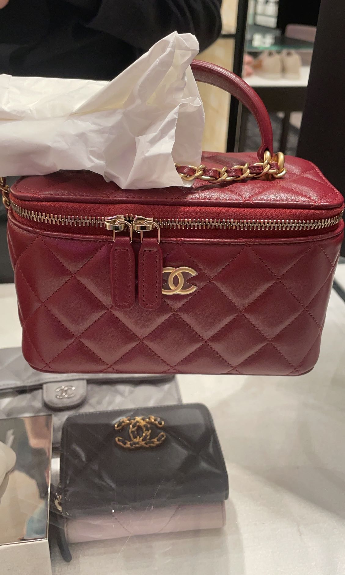 🤎 BRAND NEW 21B Chanel Mini Vanity in burgundy 🤎, Luxury, Bags