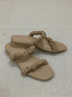 (Category: ) located in . Submitted by preloved568 (Listing ID 1106727146, Image 1). Description: .
