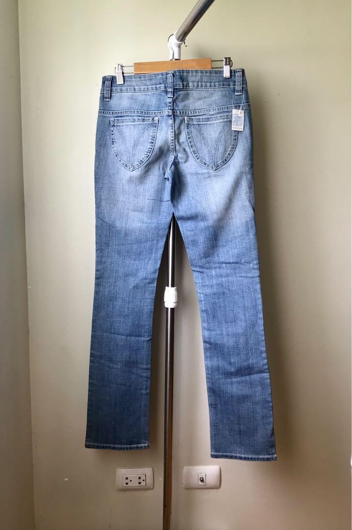 Bnwt GIORDANO slim fit jeans (Category: Jeans) located in Quezon City. Submitted by blessedbrands (Listing ID 1106746120, Image 2). Description: Item in excellent condition, no stain, mo damage Waist-28 inches laid flat (tape measure) Length-40 inches .