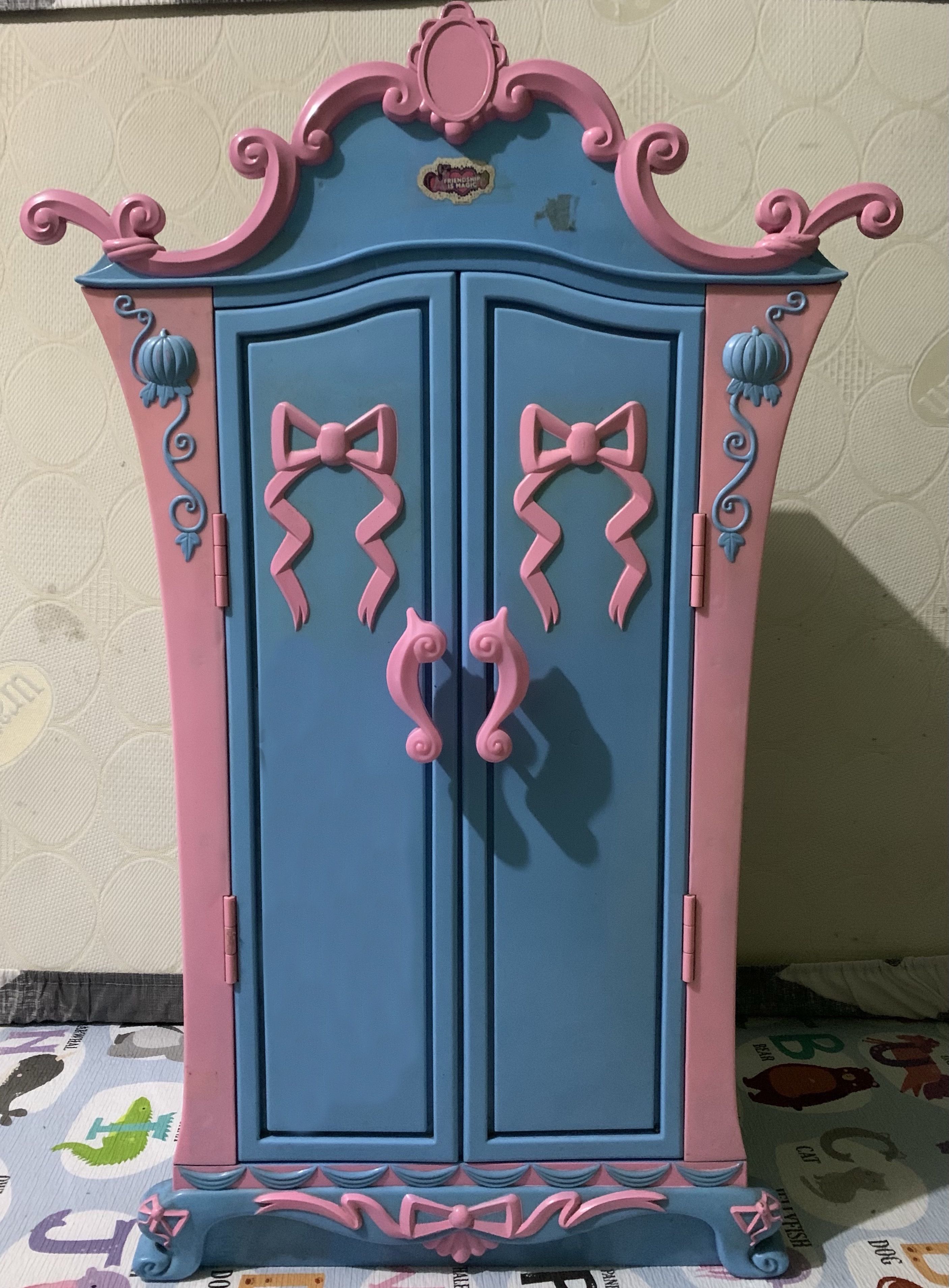 disney cat cabinet