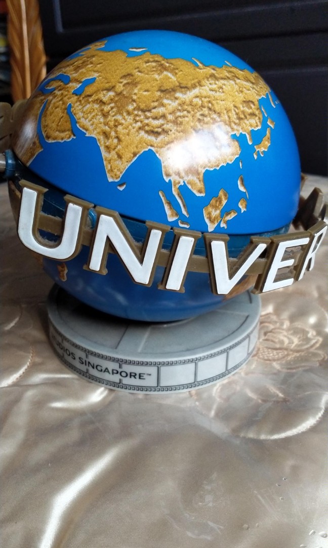 Globe UNIVERSAL STUDIO Singapore world merchandise souvenir