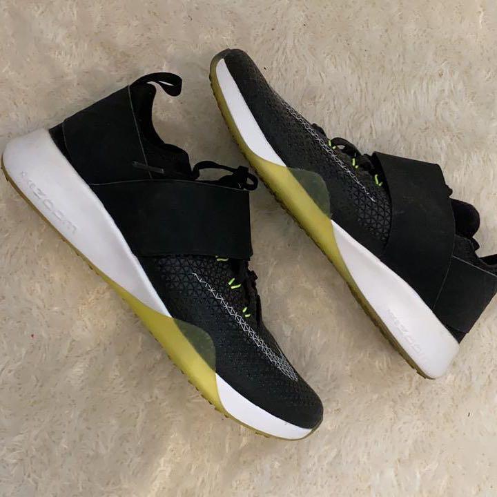 nike zoom velcro sneakers Fesyen Wanita Sepatu di Carousell