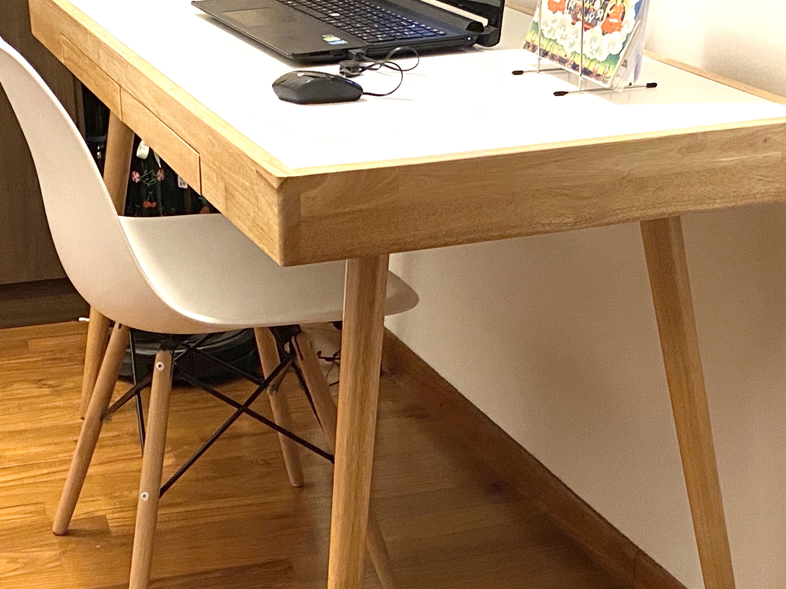 Hipvan shop study table