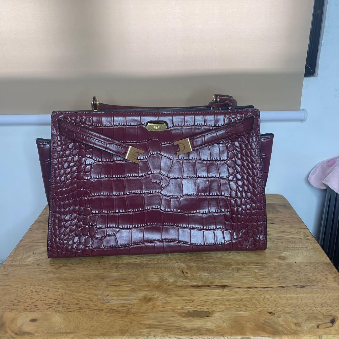 [Repriced] Tory Burch Lee Radzwill Satchel (Category: Luxury Bags & Wallets) located in Santo Tomas. Submitted by ella0726 (Listing ID 1106690489, Image 1). Description: Bogus buyers will be blocked! Never used With dustbag and paper bag MOP: BPI, BDO, MBTC, RCBC, Gcash Joy reservers will be blocked .