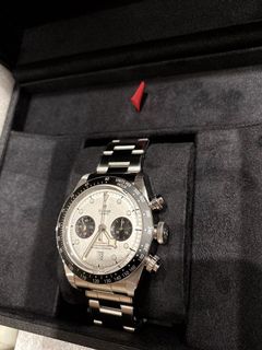 (Category: ) located in . Submitted by cornerstonewatches (Listing ID 1096542715, Image 1). Description: .
