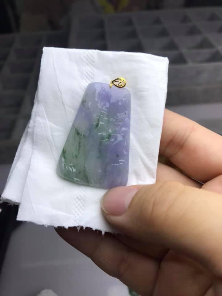 18k金濃紫飄綠花a級翡翠玉山水牌 名牌 首飾 Carousell