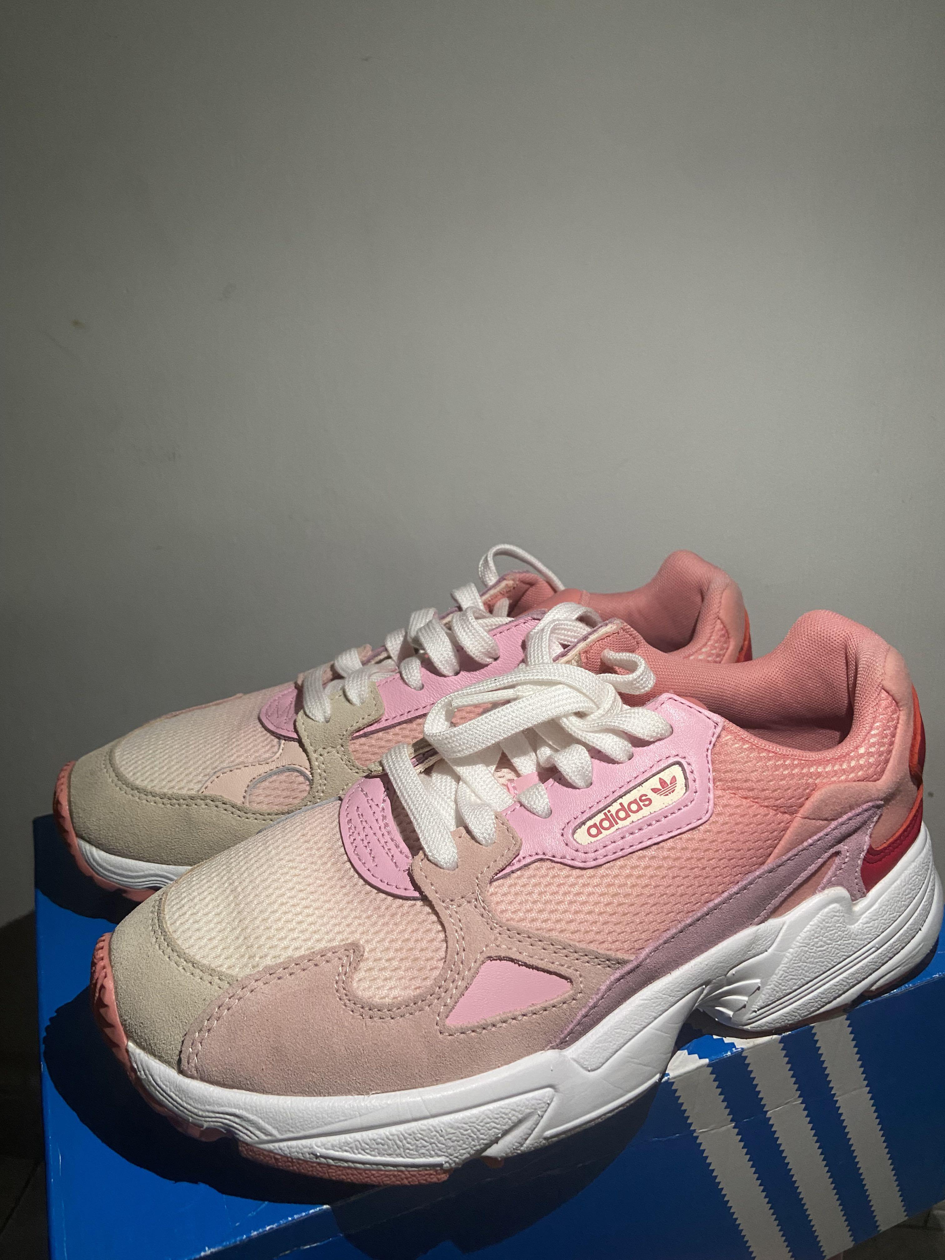 Adidas Falcon W