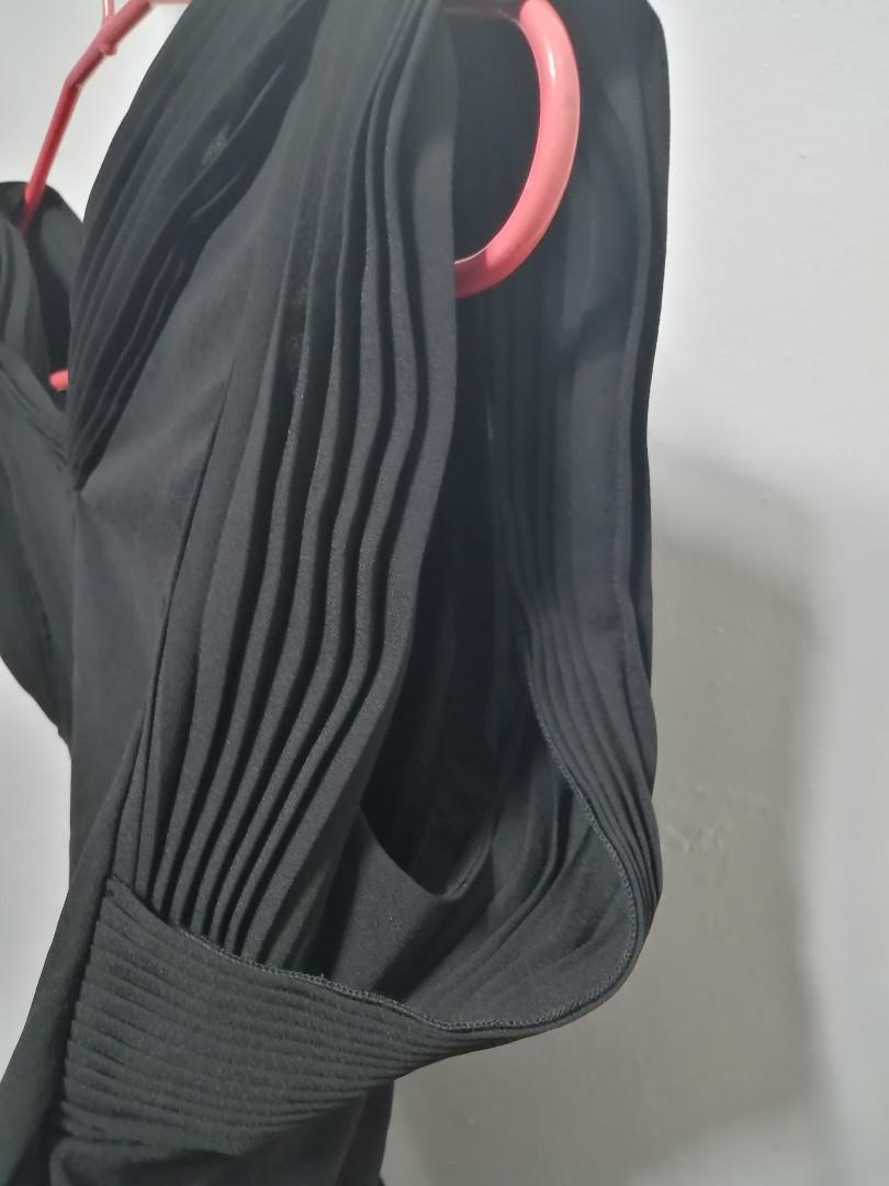 Calvin klein (Category: Dresses) located in Makati City. Submitted by bimmeup (Listing ID 1106846034, Image 3). Description: Ck dress (authentic) Size medium No issue 500.