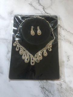 CRYSTAL JEWELLERY SET