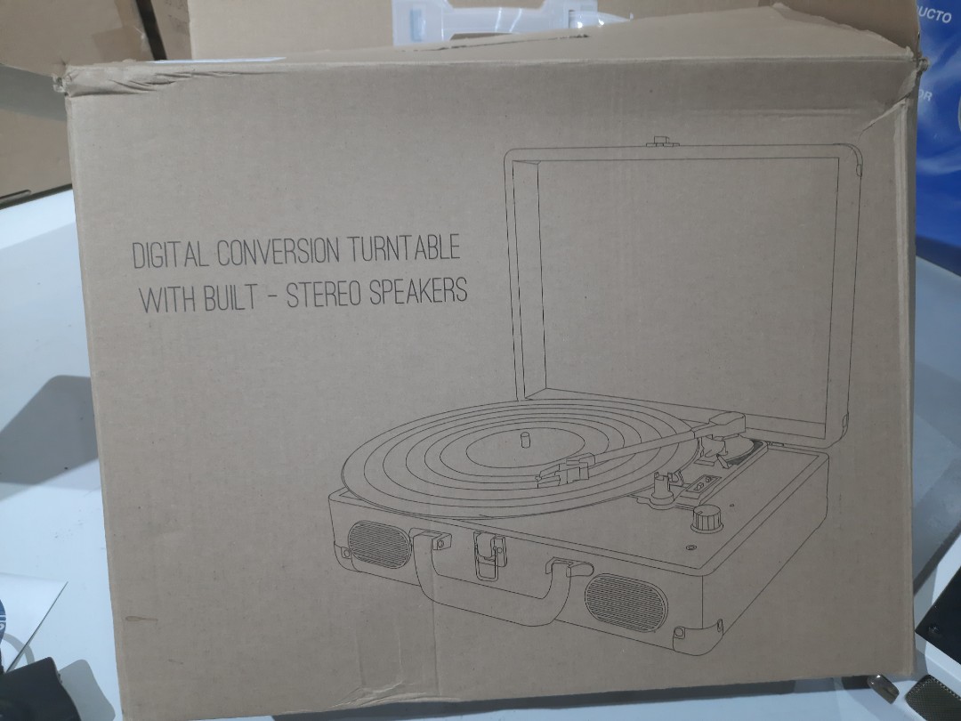 Digital conversion turntable with built in stereo speakers, Audio