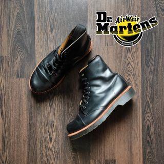DR. MARTENS CHARLTON BOOTS