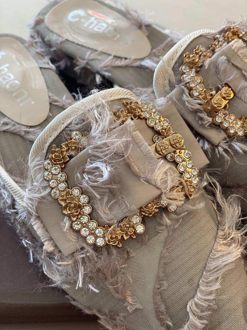 Flat mules (Category: Flats) located in Kapar. Submitted by spreloved666 (Listing ID 1106917653, Image 2). Description: Comfortable to wear , wear twice , like new Pm for more information 👍🏻 Only for serious buyer ☺️.