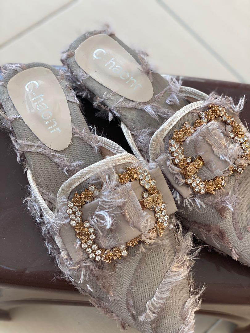 Flat mules (Category: Flats) located in Kapar. Submitted by spreloved666 (Listing ID 1106917653, Image 3). Description: Comfortable to wear , wear twice , like new Pm for more information 👍🏻 Only for serious buyer ☺️.