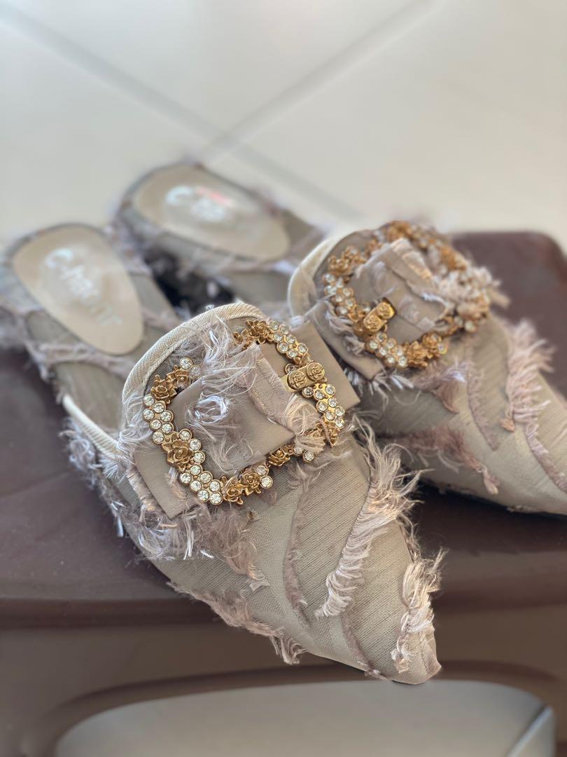 Flat mules (Category: Flats) located in Kapar. Submitted by spreloved666 (Listing ID 1106917653, Image 1). Description: Comfortable to wear , wear twice , like new Pm for more information 👍🏻 Only for serious buyer ☺️.