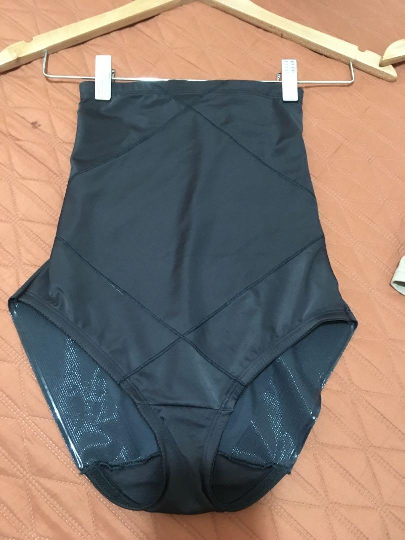 Girdle 2pcs (Category: Undergarments & Loungewear) located in San Fernando. Submitted by patchi6 (Listing ID 1106842592, Image 2). Description: 🌺👍2pcs girdle 🌺small see pictures for more details.