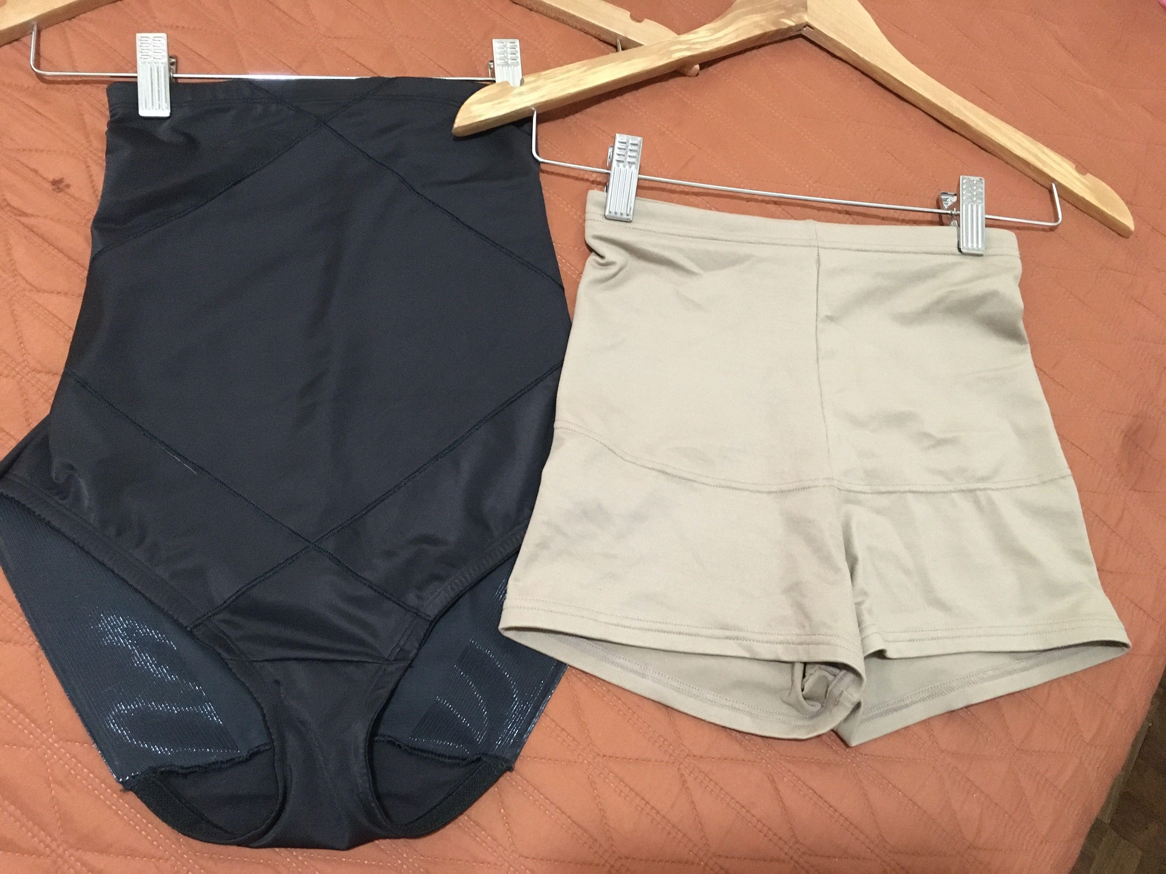 Girdle 2pcs (Category: Undergarments & Loungewear) located in San Fernando. Submitted by patchi6 (Listing ID 1106842592, Image 1). Description: 🌺👍2pcs girdle 🌺small see pictures for more details.