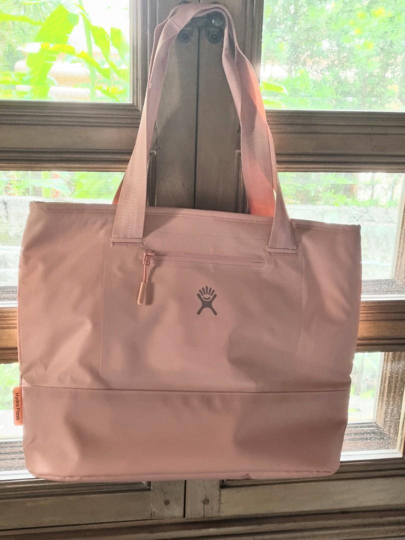 Hydroflask 20L Insulated Tote (Category: Maternity Care) located in Makati City. Submitted by AnnaK (Listing ID 1106872093, Image 2). Description: Twice used, lightweight insulated tote perfect for grocery runs, weekend outings or all-around carry-on bag to keep food and drinks. Can be a baby bag to store milk or baby food. Coated, waterproof fabric and very durable. Collapsible for quick storage and travel. 🛍⛱🥑🧊🥤🧋 RFS : Too big.