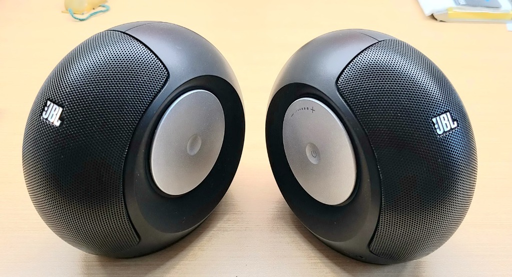 Jbl pebbles mini top