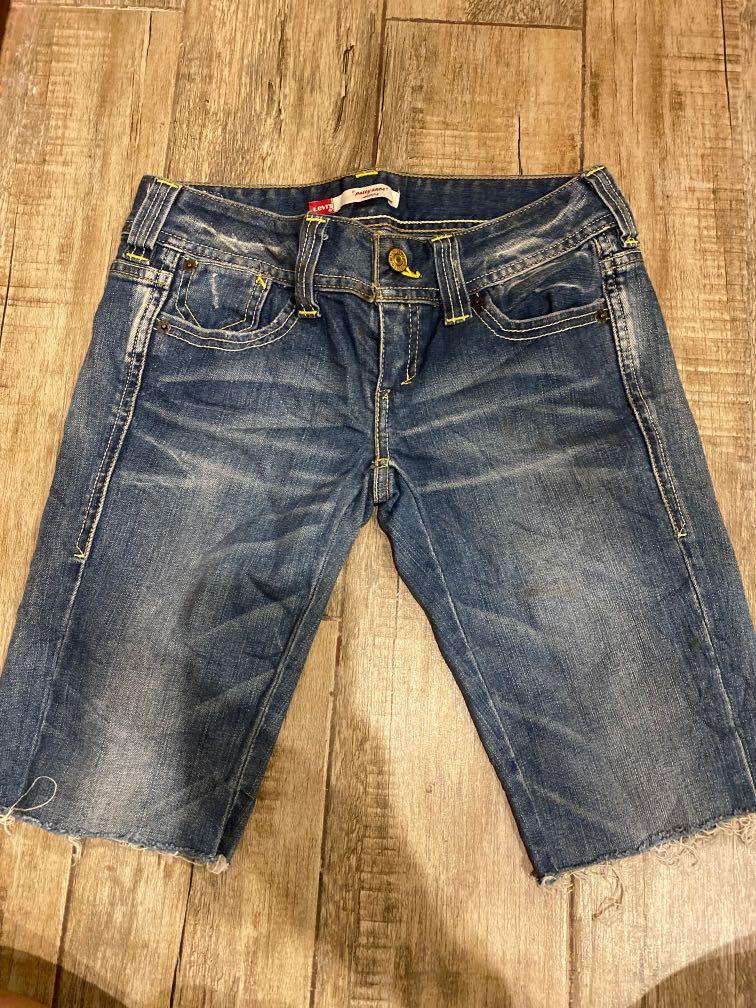 Levis Denim Shorts (Category: Shorts) located in Cebu City. Submitted by vanmags (Listing ID 1106870856, Image 1). Description: NO FLAWS!! 🔥 Perfect for OOTD! Good as brand new ✨ Rfs: decluttering *freebie for bulk orders (4 and above).