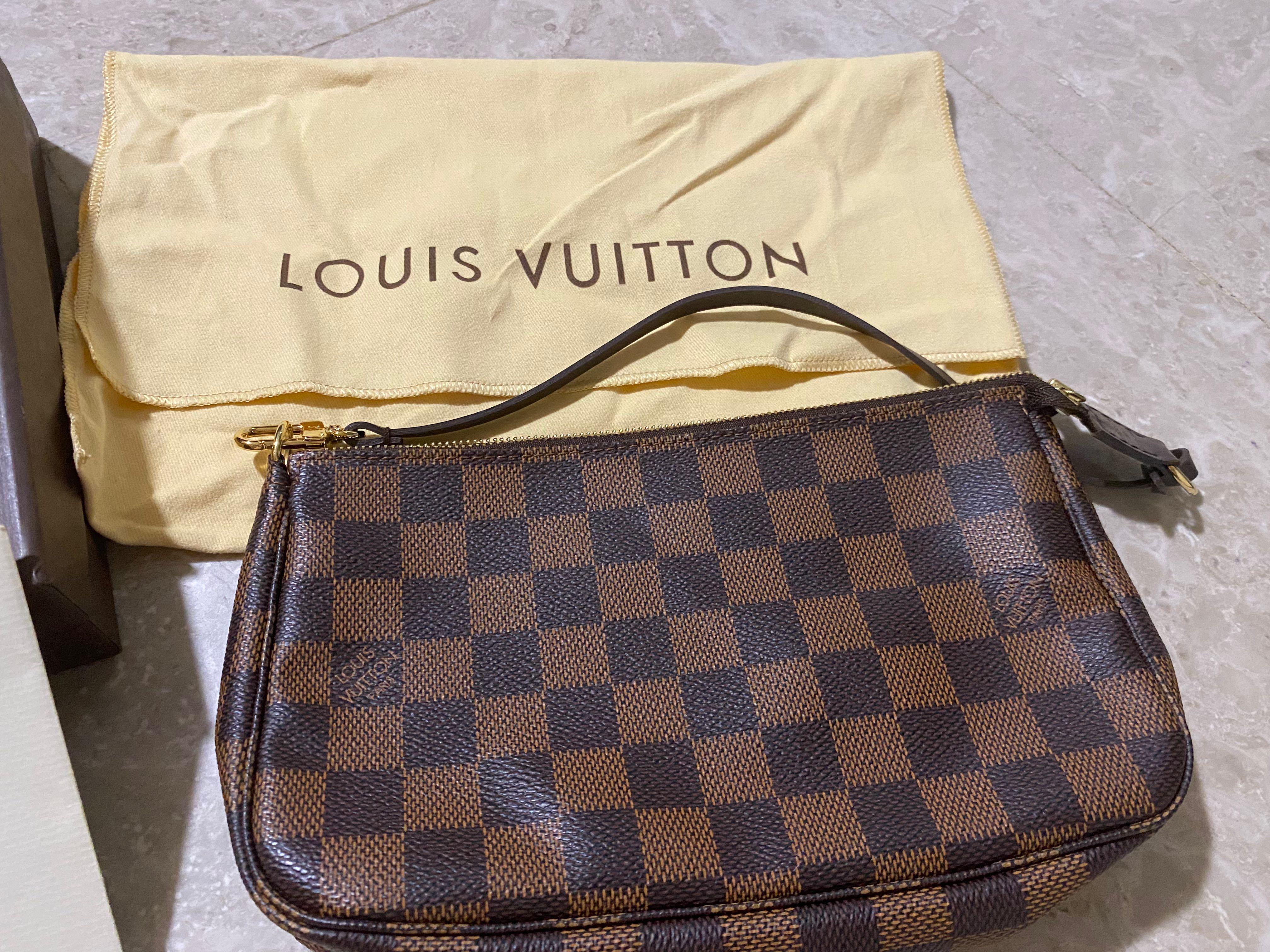 Like New Louis poch acc 21 bag, Luxury, Bags & Wallets on Carousell