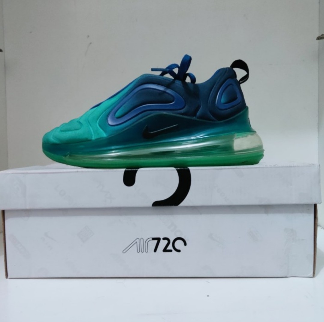 Nike air clearance max 720 premium