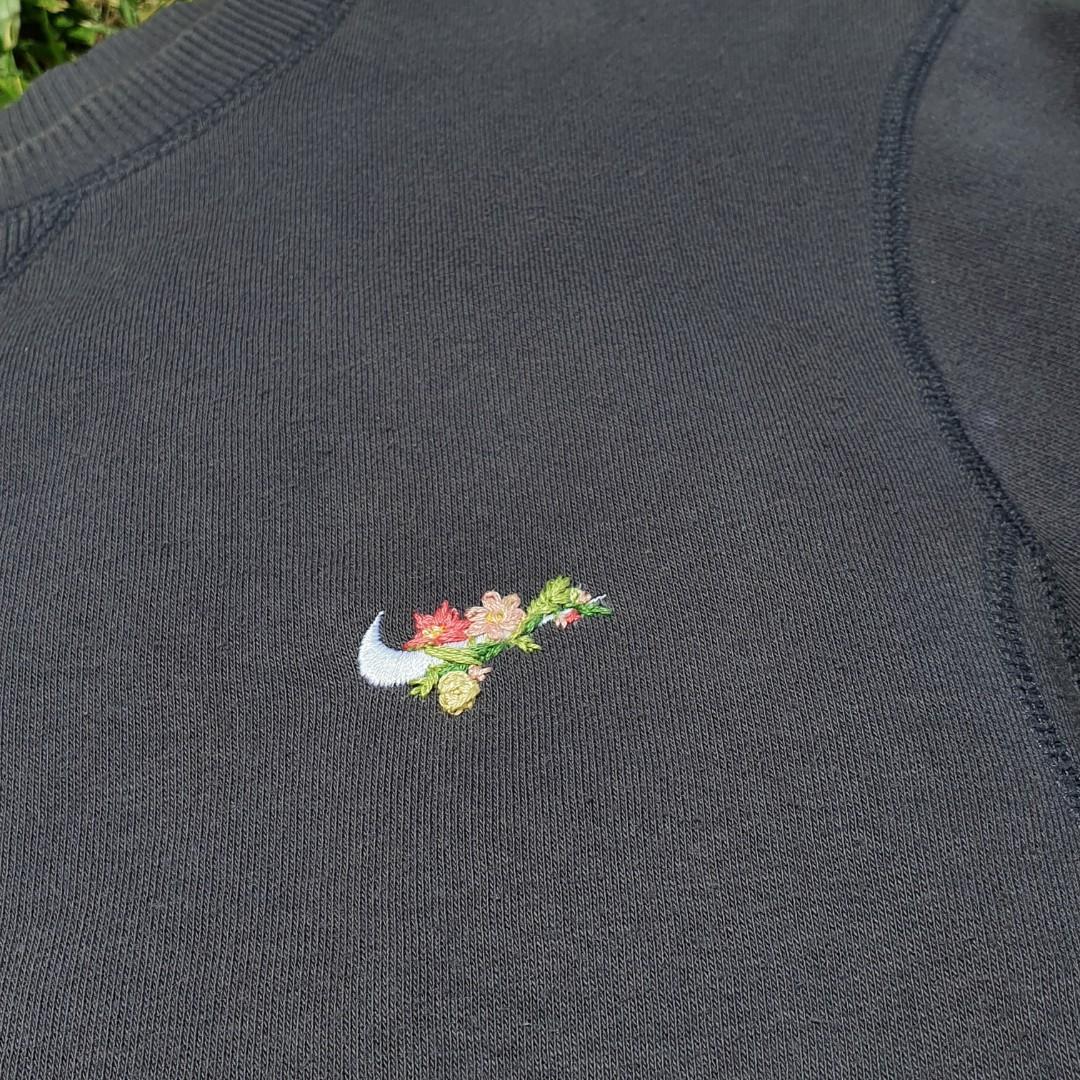 Nike Sweatshirt with Flower embroidery