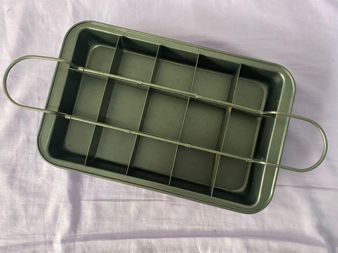 Perfect Brownie Pan Set (Category: Bakeware) located in Quezon City. Submitted by bearlilits_closet (Listing ID 1106876826, Image 3). Description: Bought from Wonder Bake for 480pesos. Used once,then kineep ko na. I bet of flaw,asa picture pero other than that in good condition na. 300 pesos plus shipping..