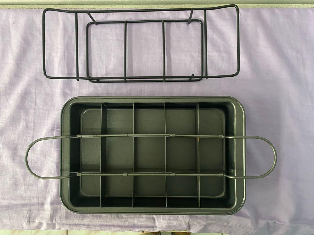 Perfect Brownie Pan Set (Category: Bakeware) located in Quezon City. Submitted by bearlilits_closet (Listing ID 1106876826, Image 2). Description: Bought from Wonder Bake for 480pesos. Used once,then kineep ko na. I bet of flaw,asa picture pero other than that in good condition na. 300 pesos plus shipping..