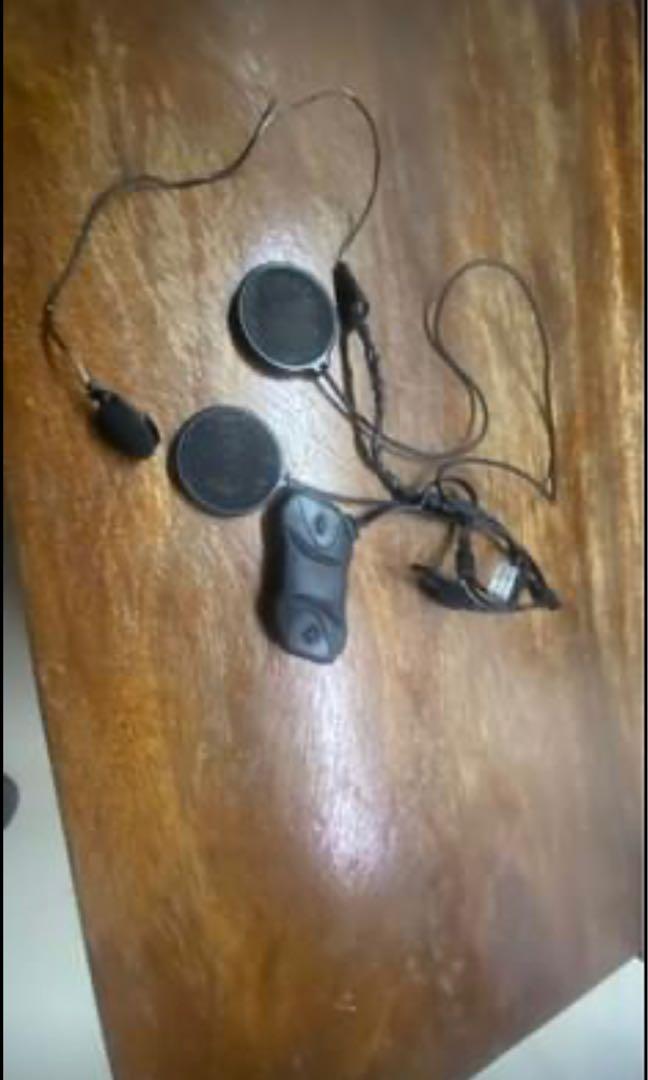 Sena 10r (Category: Earphones) located in Quezon City. Submitted by sebdj (Listing ID 1106990460, Image 1). Description: For sale sena 10R Good working condition Pick up/courier thanks.