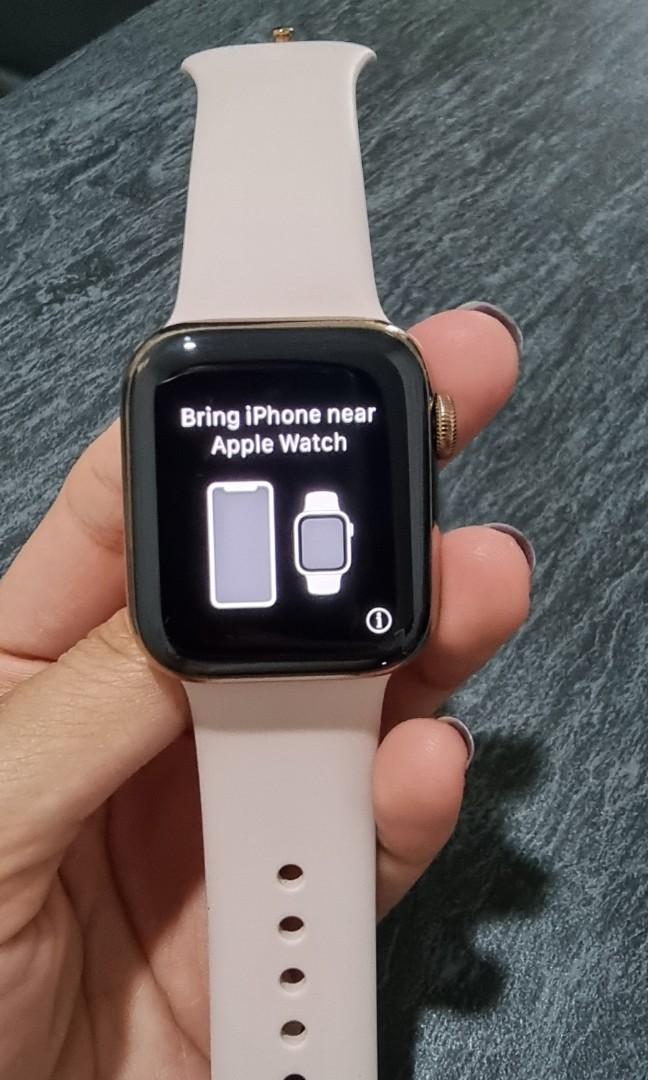 Reduced Price Apple Watch Series 5 Gold Stainless Steel Case 40mm